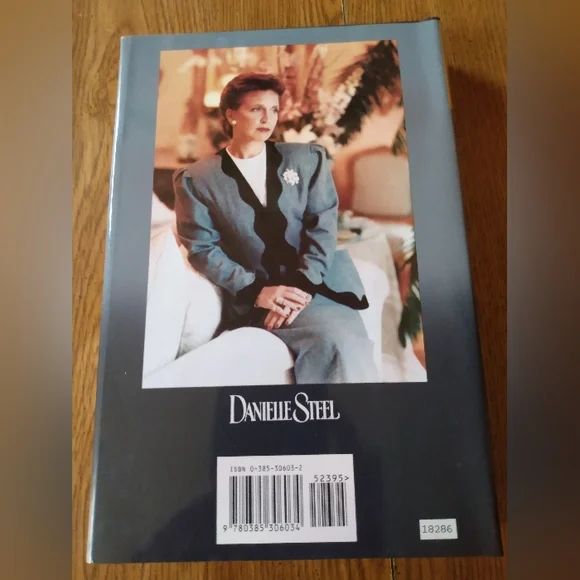 Vanished by Danielle Steel Book - Picture 2 of 4